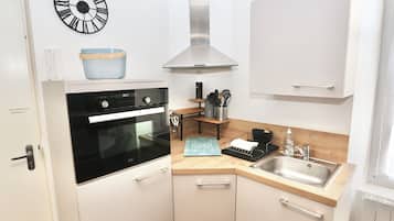 Fridge, oven