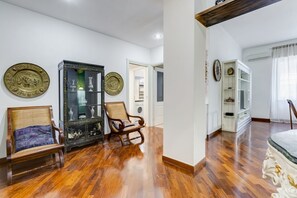 Interior - L&L - Central charming 2-Bdr! (Roma)