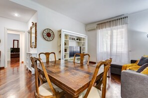 Dining - L&L - Central charming 2-Bdr! (Roma)