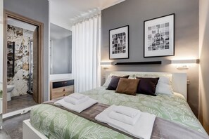 4 habitaciones, escritorio y tabla de planchar con plancha 