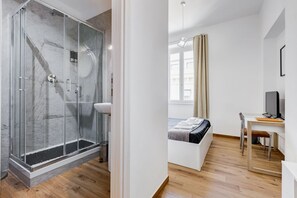 Dusche, Haartrockner, Bidet, Handtücher