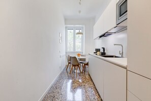 Fridge, microwave, oven, stovetop - BDC - The Olympic One (Roma)
