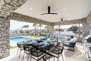Outdoor dining - Comfortable house in Puerta Real Toscana Norte

 (San Carlos)