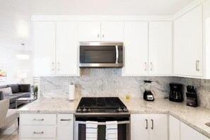 Cookware/dishes/utensils - Cerrada Levante Comfortable Puerta Real III

 (Hermosillo)