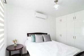 3 slaapkamers, een strijkplank/strijkijzer, wifi, beddengoed