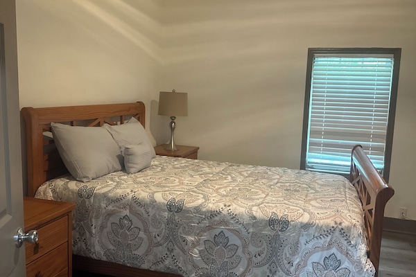 4 chambres, fer et planche à repasser, accès au Wi-Fi (inclus)