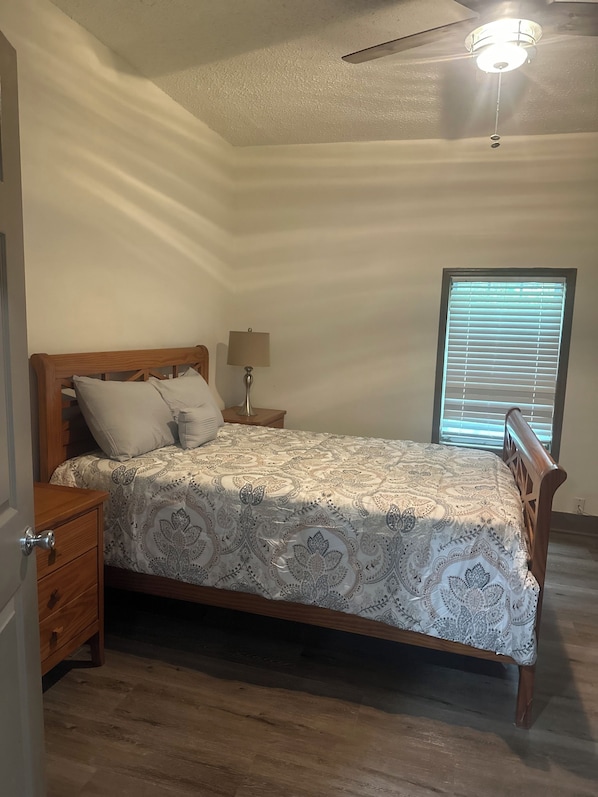 4 habitaciones, tabla de planchar con plancha y wifi gratis 