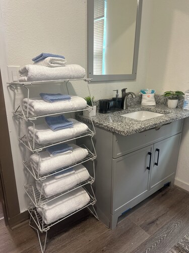 Spacious 4-bedroom house in amazing Jacksonville with WiFi, AC