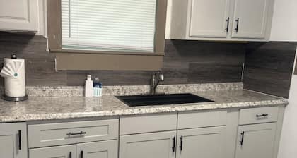 Spacious 4-bedroom house in amazing Jacksonville with WiFi, AC