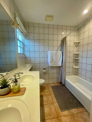 Villa, patio, vue sur le jardin | Salle de bain