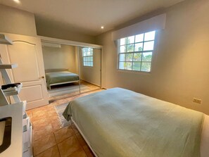 Villa, patio, vue sur le jardin | 2 chambres, lit de bébé portatif, accès au Wi-Fi (inclus)