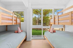 3 bedrooms, desk, iron/ironing board, travel crib