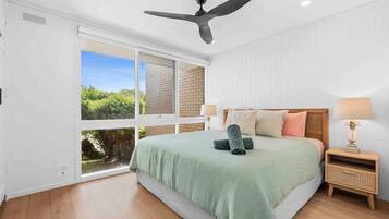 3 bedrooms, desk, iron/ironing board, travel crib