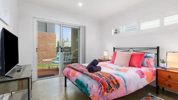 3 bedrooms, iron/ironing board, travel cot, free WiFi