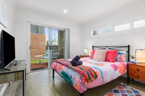 3 bedrooms, iron/ironing board, travel cot, free WiFi