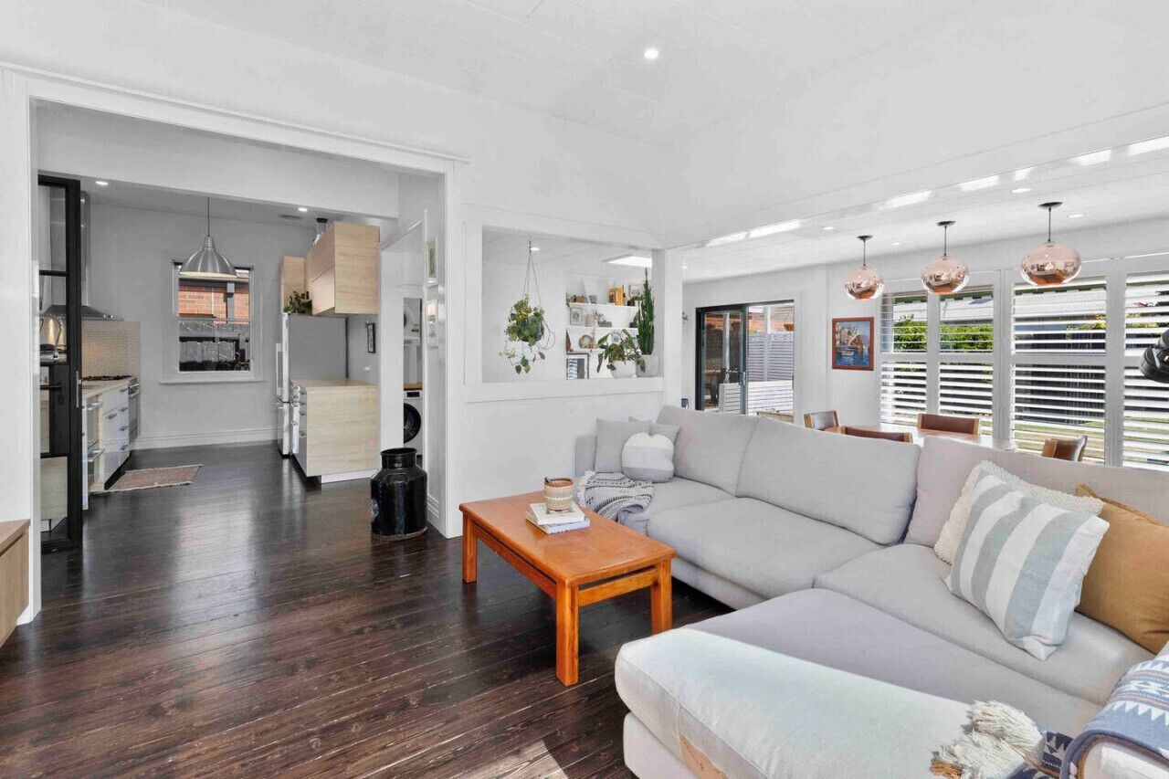 Een smart-tv en een open haard