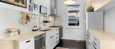 Fridge, microwave, oven, stovetop