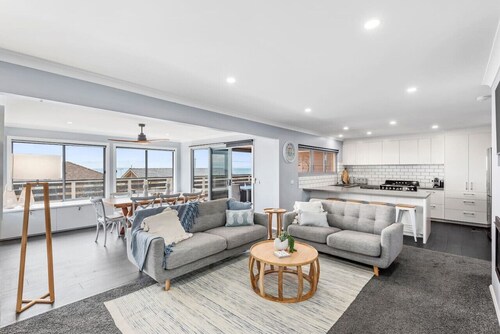 Hood Road Beach House- Hamptons inspired sleeps 9