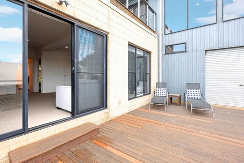 Ocean Escape- 5 Bedroom, 3 bath- Sleeps 11, beach