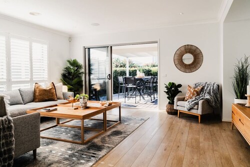 Hamptons Haven; Luxe 4 bedroom, 2 bathroom, WIFI