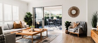 Hamptons Haven; Luxe 4 bedroom, 2 bathroom, WIFI