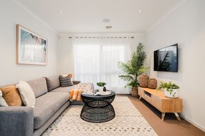 スマートテレビ、書斎 / ワークスペース