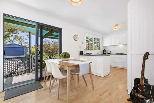 Bonnyvale Beach House- Pet friendly, walk to beach