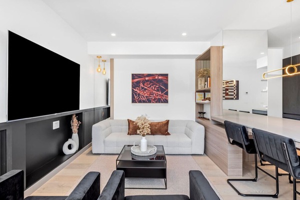 Smart TV, fireplace, books, offices
