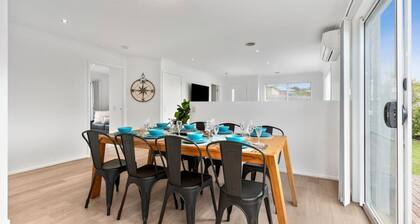 Ashwood Beach House, Sleeps 6, Pet friendly, Aircon, WIFI