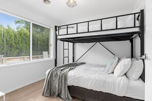 2 dormitoris, planxa i posts de planxar, wifi gratuïta i roba de llit 