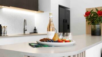 Kühlschrank, Mikrowelle, Ofen, Herdplatte