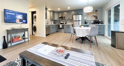 Charming 2-bedroom townhome in beautiful Issaquah with WiFi, AC