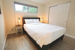 2 soverom, strykejern/-brett, reiseseng for barn og wi-fi (inkludert)