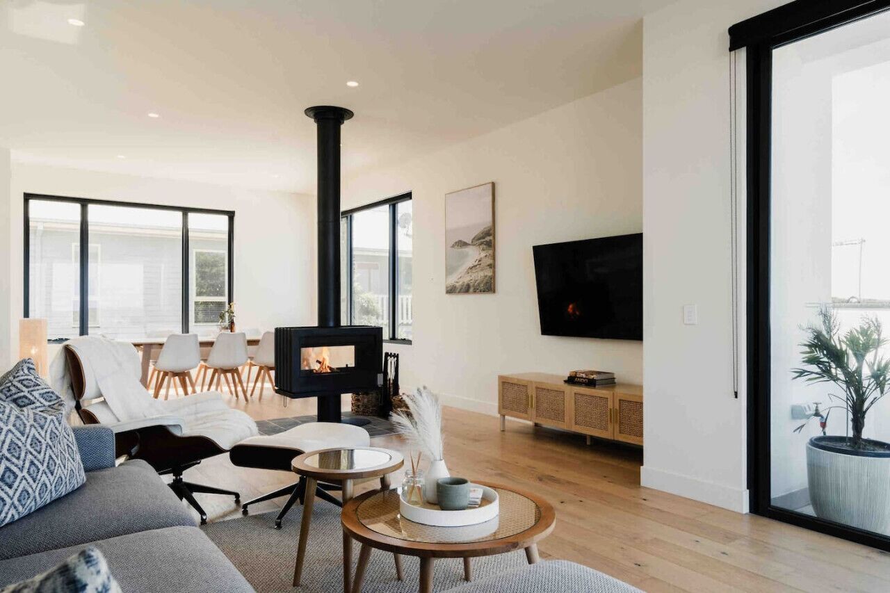 TV connectée, cheminée, baby-foot, table de tennis de table