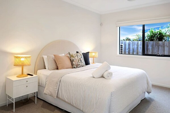 Desk, WiFi, bed sheets