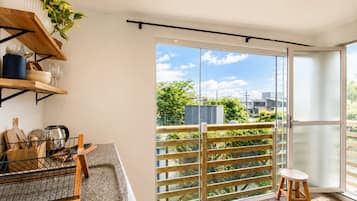 Studio, bain à remous | Vue sur le jardin