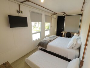 Studio, Jetted Tub | Premium bedding, individually decorated, individually furnished, desk - Casa Kaia Mar - Campeche - Floripa (Florianópolis)