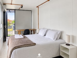 Studio, bubbelbad | Luxe beddengoed, individueel gedecoreerd, individueel gemeubileerd