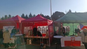 A tented outdoor event with tables and people. - Changchun Nanhu Hotel Qingyue Villa Holiday Apartment (Changchun)