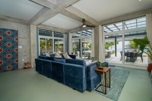 Apartment - Conmigos 6 Bedroom Beachfront Villa (Placencia)