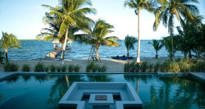 Casa de Wilson - 5 Bedroom Beachfront Villa