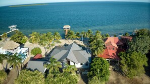 Villa | 5 bedrooms - Casa de Wilson - 5 Bedroom Beachfront Villa (Placencia)