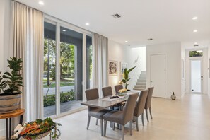 Dining - Best Charming 3-bedroom villa in welcoming Miami (Miami)