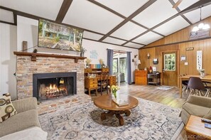 Family House, 2 Bedrooms, Kitchen, Lake View | Living area