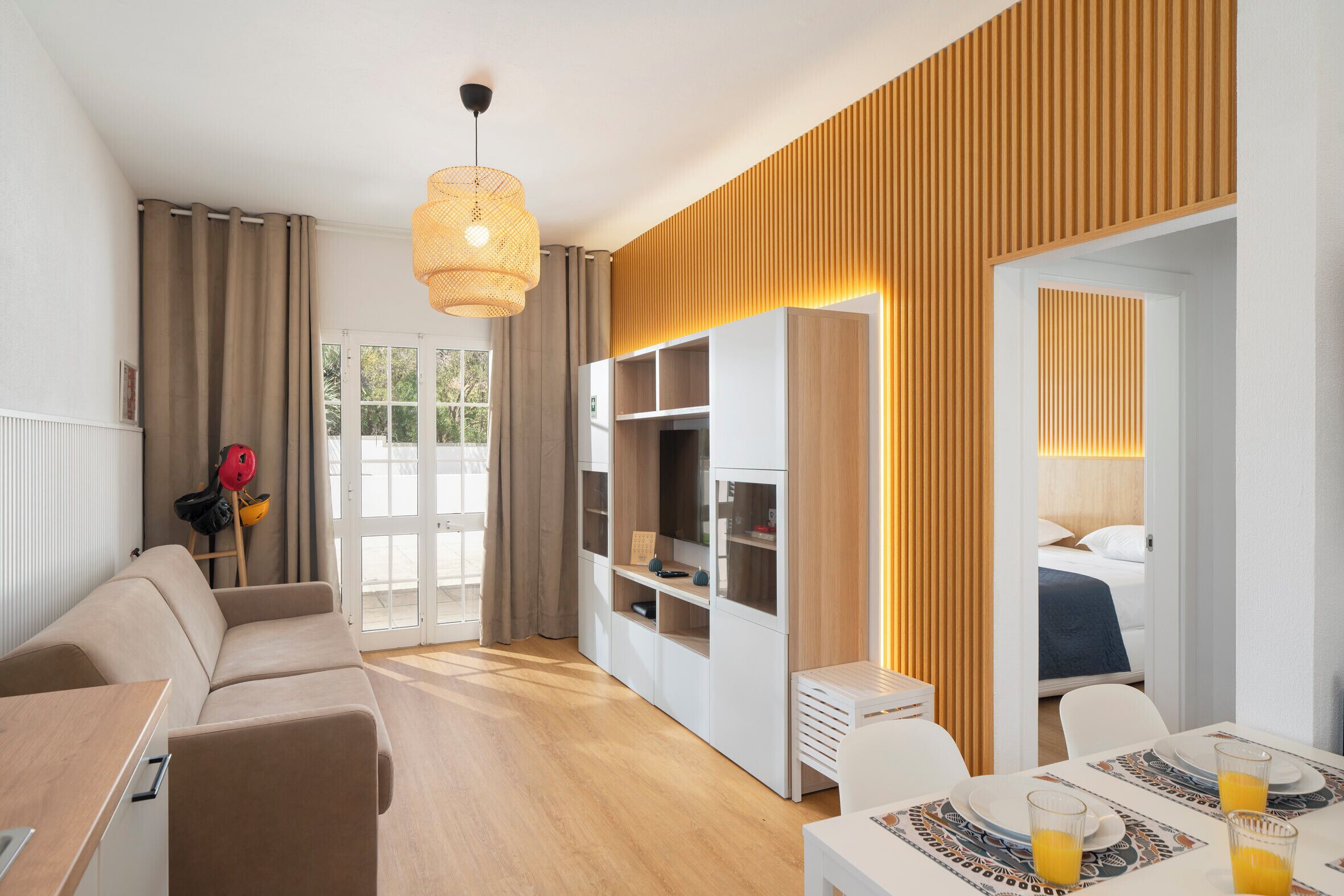Livingroom and dining area
