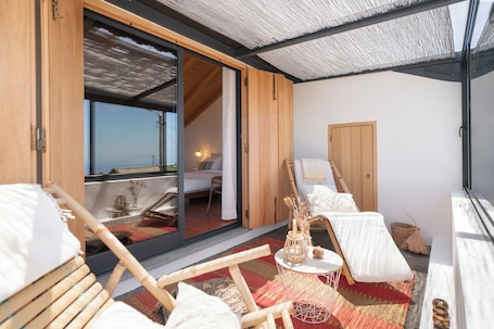 2 bedrooms, iron/ironing board, WiFi, bed sheets. Country House in Fajã da Ovelha - Casa da Raposeira