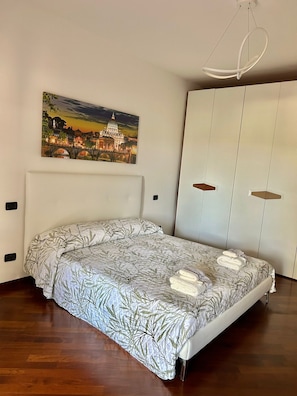 1 bedroom, desk, iron/ironing board, travel crib - Rome Phoenix Suite cozy elegant, terrace and pool dream eur center (Roma)