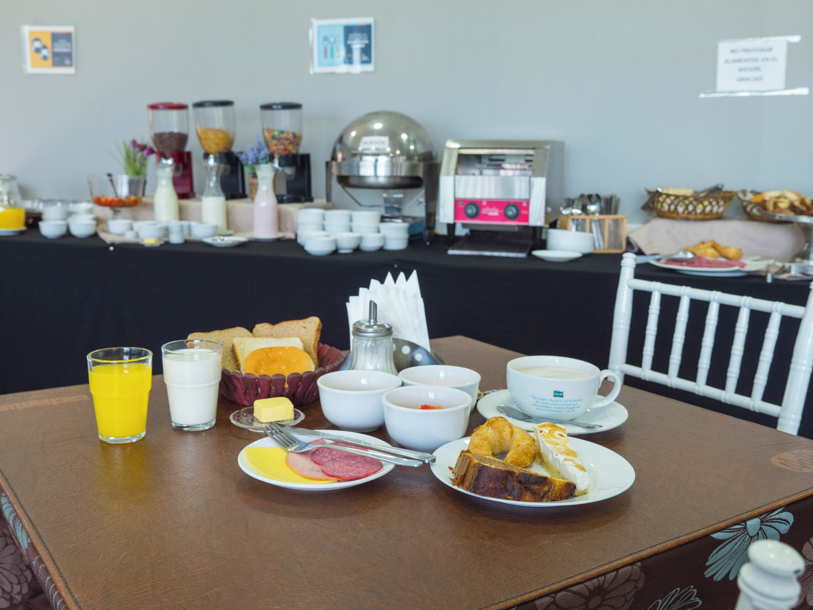 Free daily buffet breakfast 