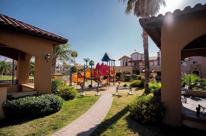 Elegant Conquistador Residencial 18