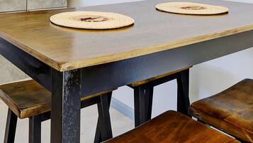 Refrigerador, microondas, cafetera/tetera, tostadora